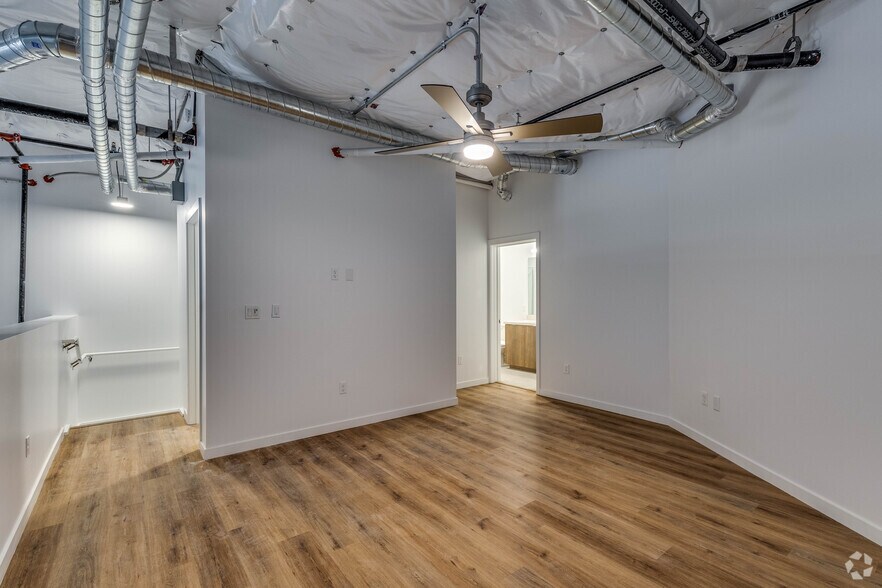 More Photos Of 901 E Fremont St, Las Vegas Coworking Space