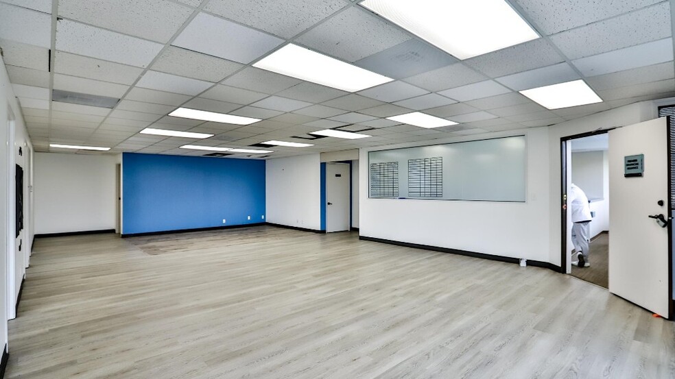 More Photos Of 151 Kalmus Dr, Costa Mesa Office Residential For Lease