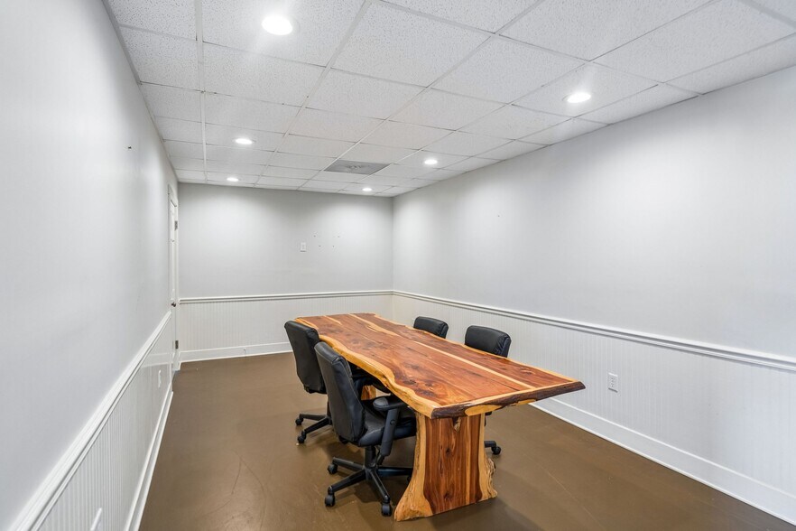More Photos Of 1719 Signal Point Rd, Charleston Self Storage For Sale