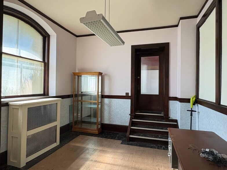 More Photos Of 902 E 1st St, Duluth Office For Sale