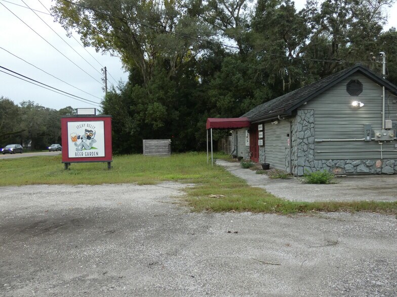 More Photos Of 410 Broad St, Brooksville Freestanding For Lease