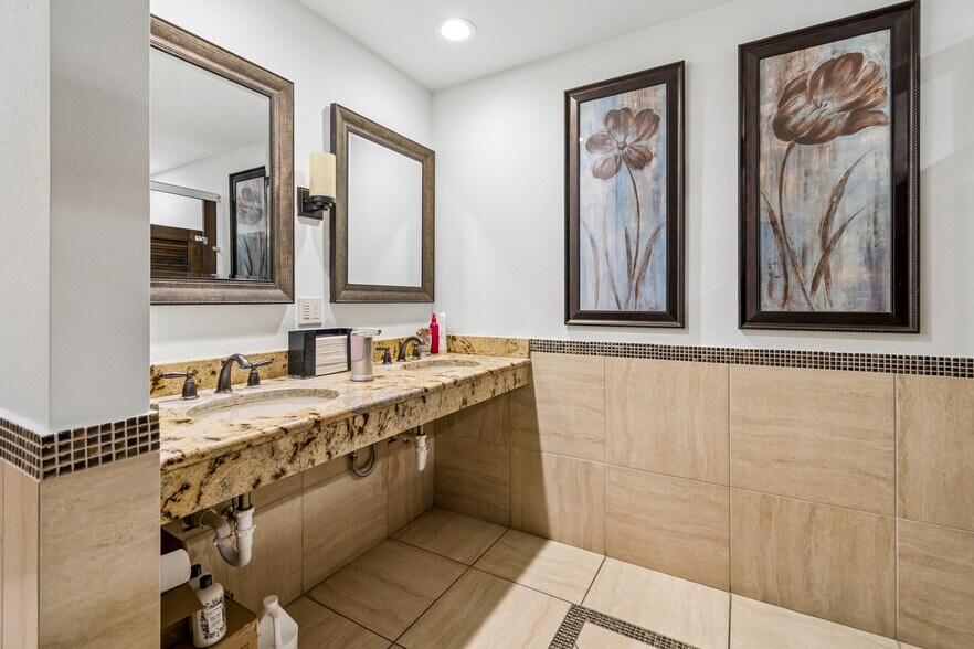 More Photos Of 1301 N 66th St, Saint Petersburg Office For Sale