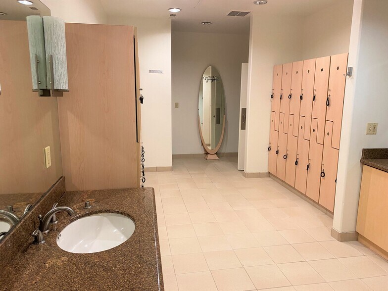 More Photos Of 449-451 N Canon Dr, Beverly Hills Unknown For Lease