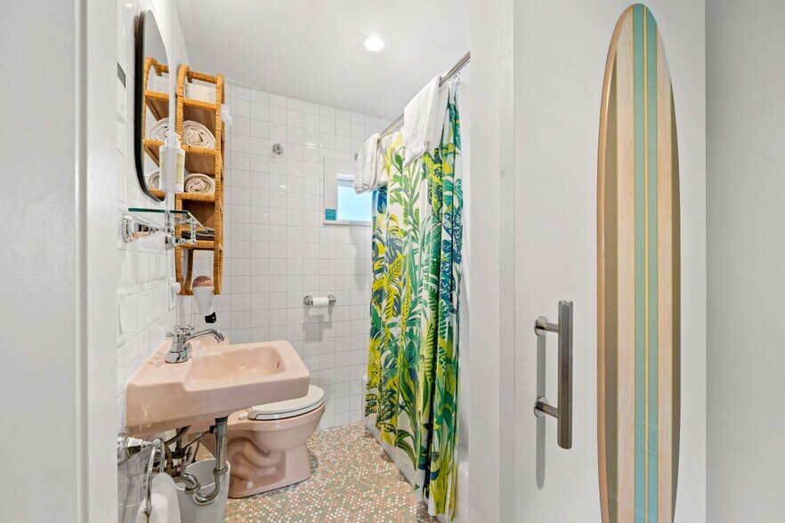 More Photos Of 741 Ocean Blvd, Rye Hotel For Sale