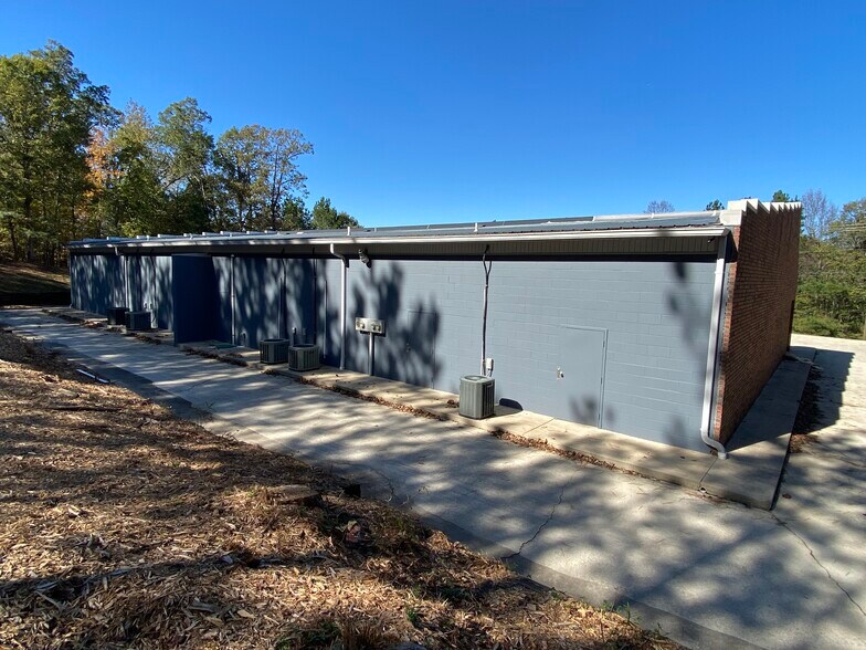 More Photos Of 232-236 Industrial Park Dr, Commerce Office For Lease