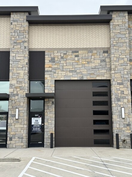 More Photos Of 2601 TX-121, Lewisville Light Distribution For Sale