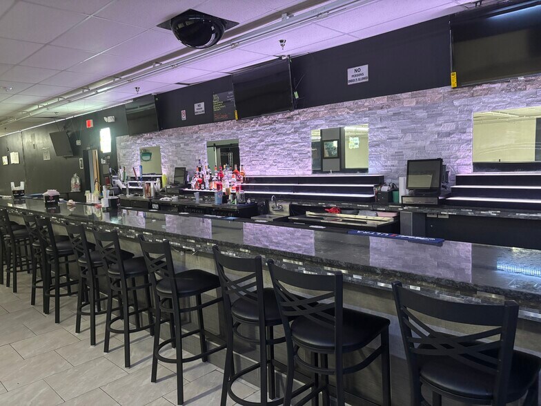 More Photos Of 2411 N Summit St, Arkansas City Freestanding For Lease