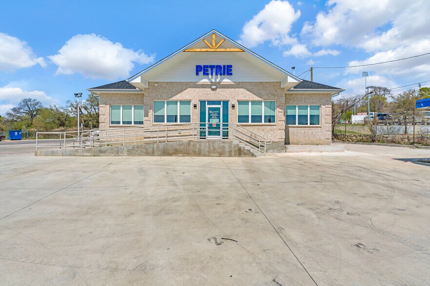 More Photos Of 2104 Jacksboro Hwy, Fort Worth Freestanding For Lease