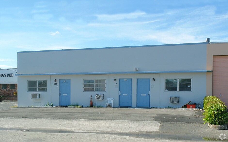 More Photos Of 692 NE 40th Ct, Oakland Park Warehouse For Sale