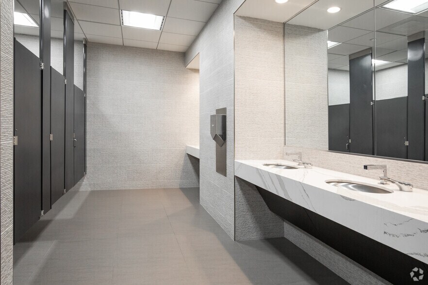 More Photos Of 333 Earle Ovington Blvd, Uniondale Office For Lease