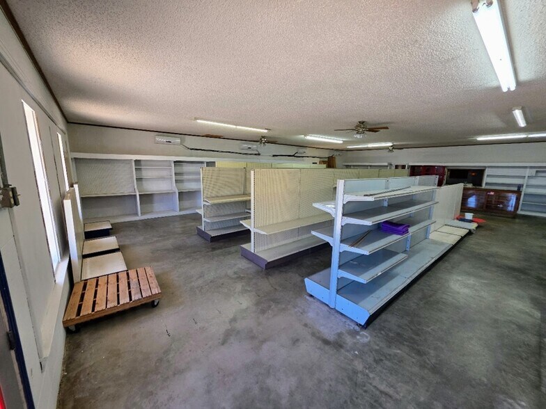 More Photos Of 116 Broadway St, Mertzon General Retail For Sale