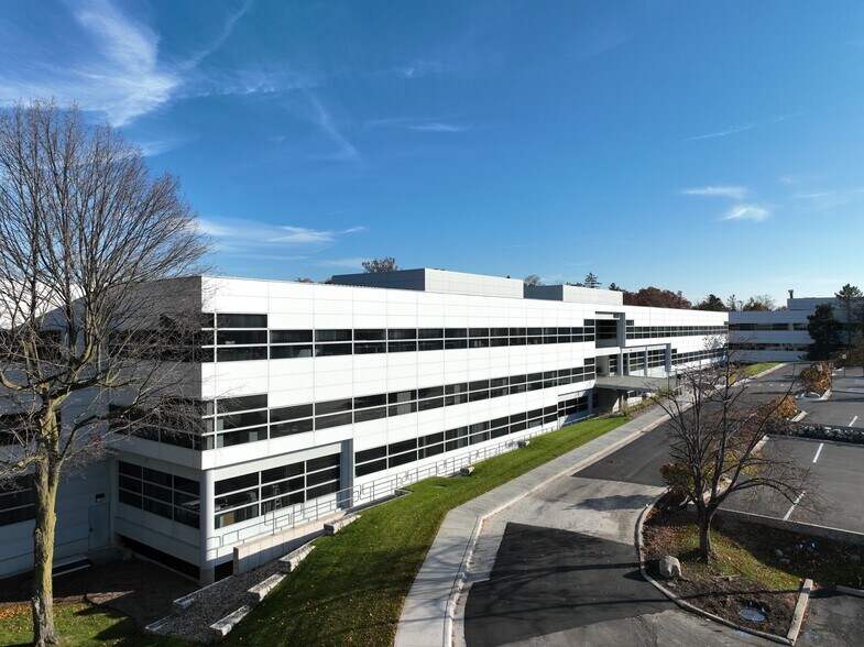 More Photos Of 40950 Woodward Ave, Bloomfield Hills Office For Sale