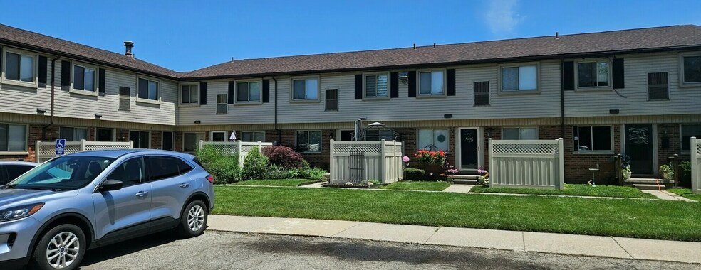 Primary Photo Of 24949 Mayfair Dr, Flat Rock Apartments For Sale