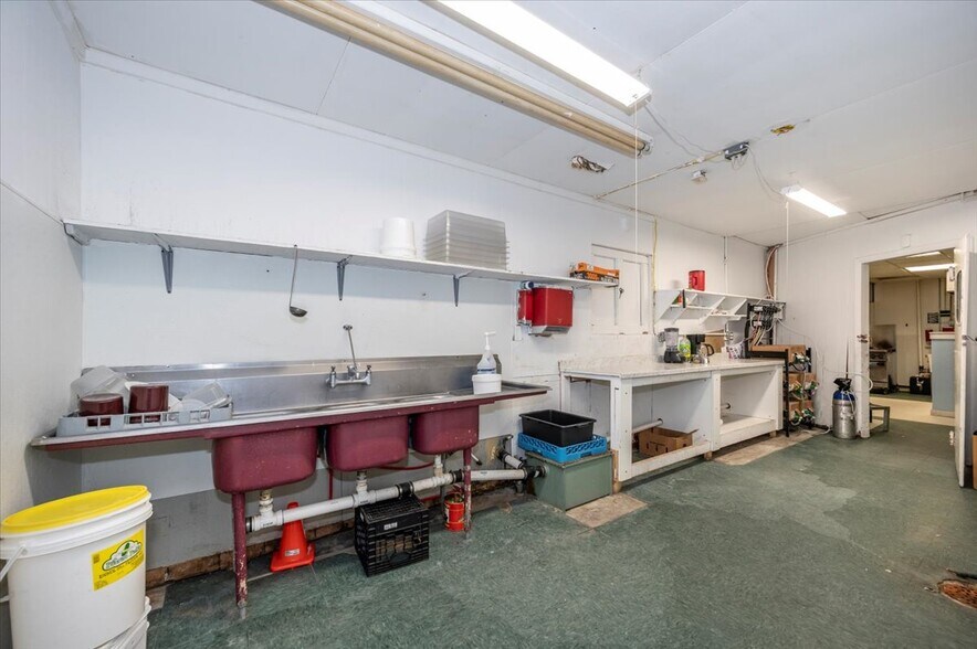 More Photos Of 100 W Main St, Fairfield Freestanding For Sale