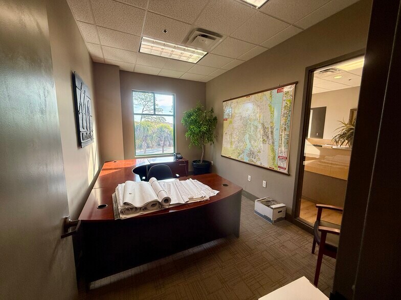 More Photos Of 960194 Gateway Blvd, Fernandina Beach Office For Lease