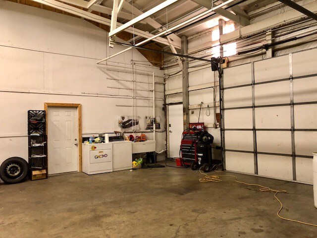More Photos Of 500 N Congress Ave, Evansville Warehouse For Sale
