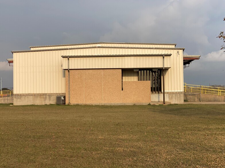 More Photos Of 140 Industrial Park Dr dr, Bay City Industrial For Sale
