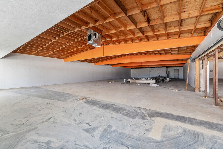 More Photos Of 45151 Oasis St, Indio Freestanding For Lease