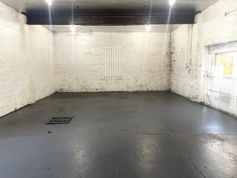 More Photos Of 3078-3086 Summer Ave, Memphis Freestanding For Sale