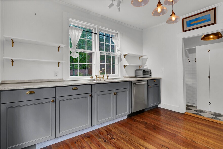 More Photos Of 12 N 5th Ave, Wilmington Office Residential For Sale