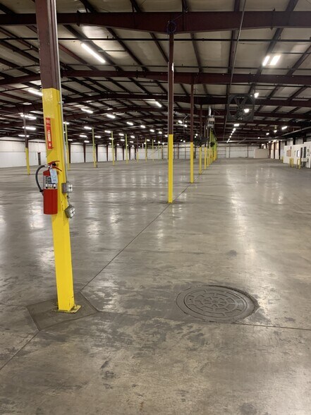 More Photos Of 5725 Howard Bush Dr, Neosho Distribution For Lease