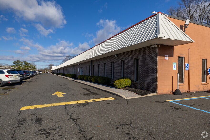 More Photos Of 3525 Quakerbridge Rd, Hamilton Office For Sale