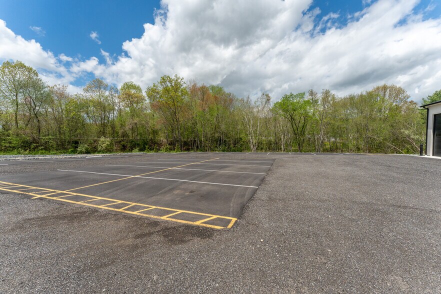 More Photos Of 186 Norwich rd, Plainfield Warehouse For Sale