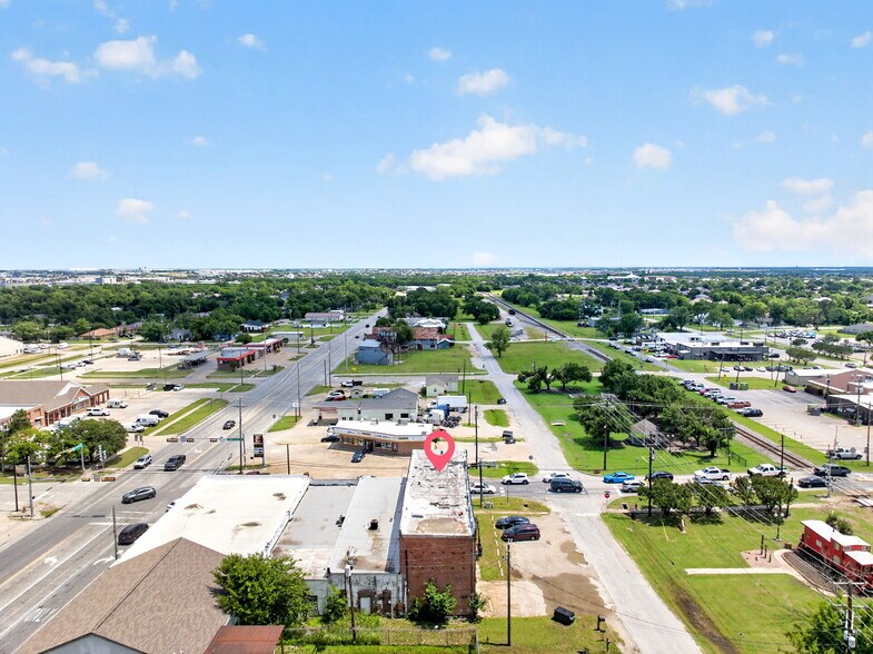 More Photos Of 201 N Bois D Arc St, Forney Storefront For Sale