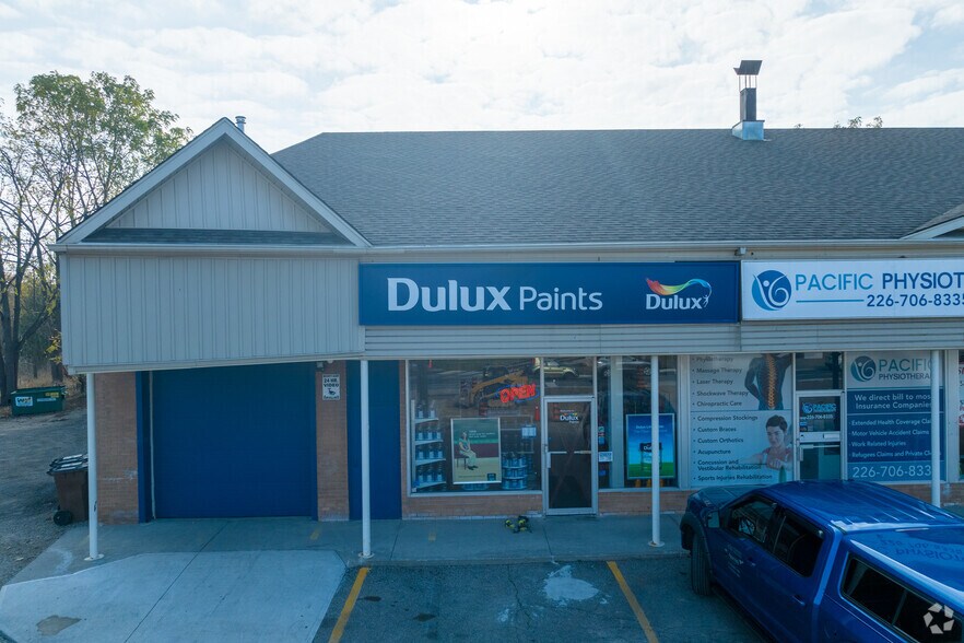 More Photos Of 3-19 Speedvale Av E, Guelph Freestanding For Sale