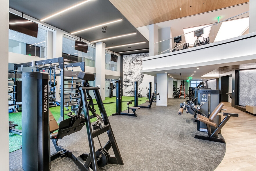 More Photos Of 100 Crescent Ct, Dallas Unknown For Lease