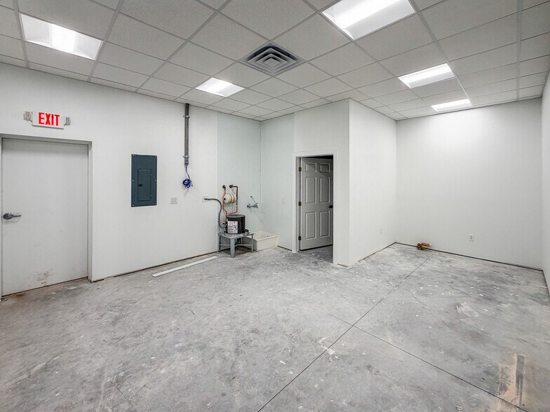 More Photos Of 1016 Main st, Lovington Storefront For Sale