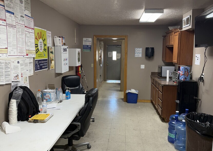 More Photos Of 2318 N White Sands Blvd, Alamogordo General Retail For Lease