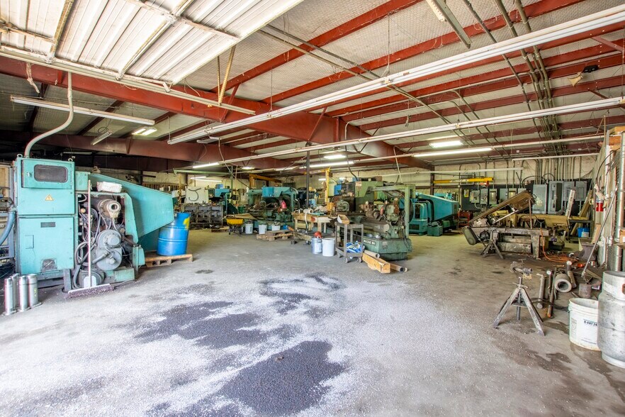 More Photos Of 2060 Highway 90 W, Sealy Manufacturing For Sale