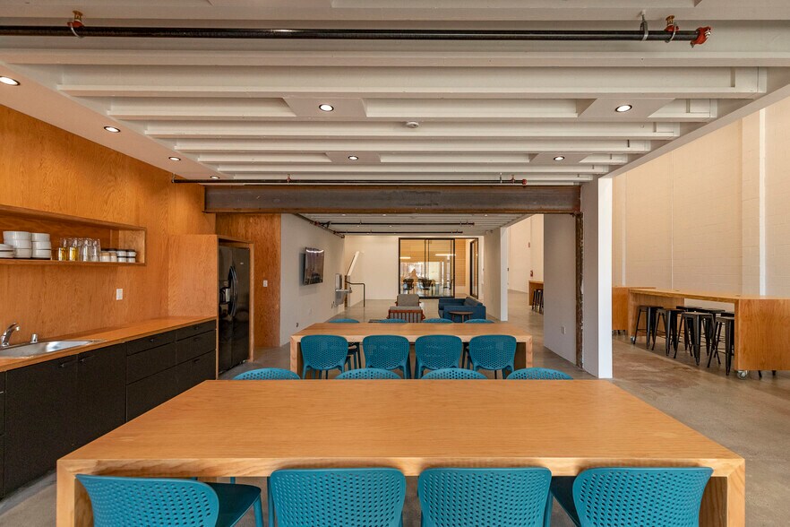 More Photos Of 371 S Anderson St, Los Angeles Flex For Lease