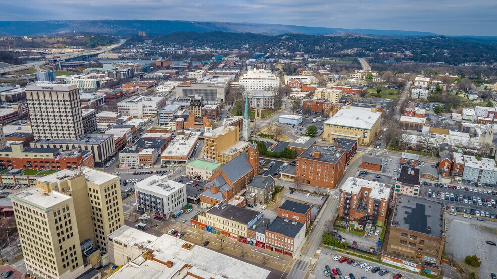 More Photos Of 19 Patten Pky, Chattanooga Storefront For Lease