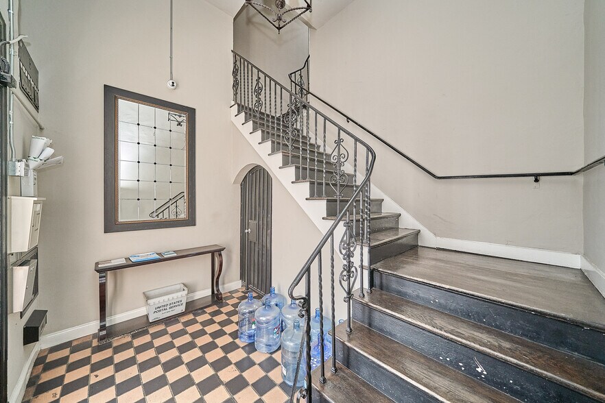 More Photos Of 358-360 S La Brea Ave, Los Angeles Storefront Retail Office For Lease