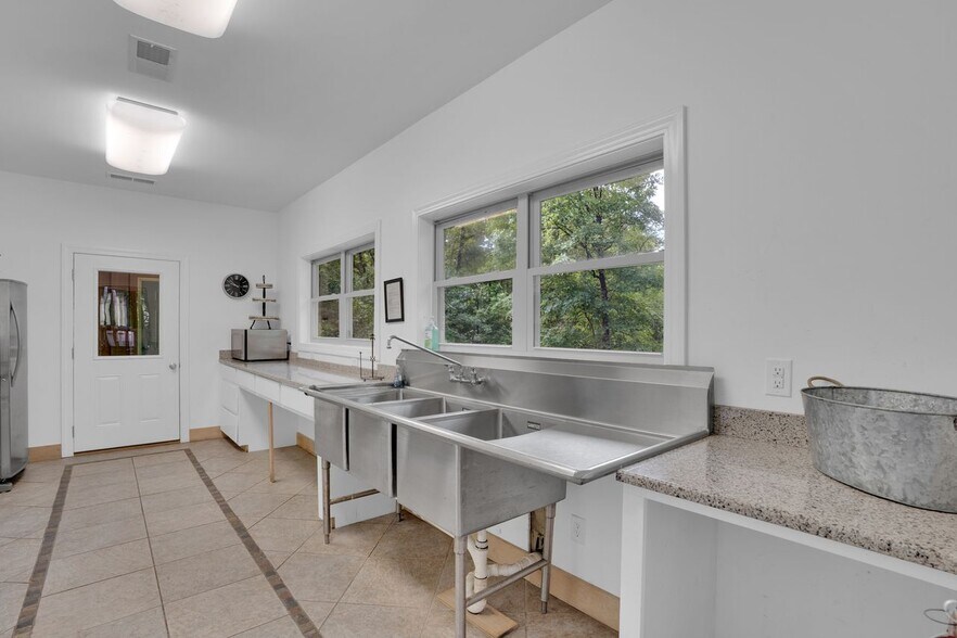 More Photos Of 1530 Buck Hill Rd, Ridgeway Industrial For Sale