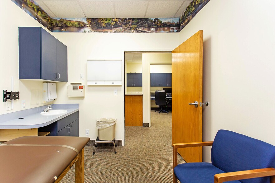 More Photos Of 1263 Bennett Ave, Burley Medical For Lease