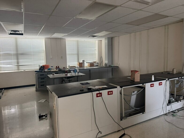 More Photos Of 6810 SE Dwight St, Topeka Industrial For Sale