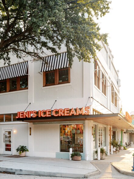 Primary Photo Of 373-375 W 19th St, Houston Storefront Retail Office For Lease