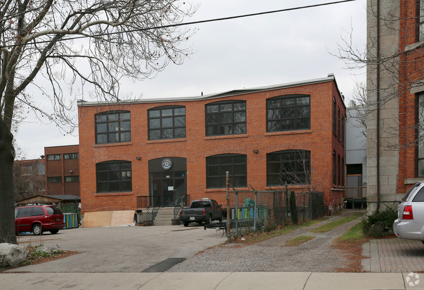 Primary Photo Of 126 Catharine St, Hamilton Office For Sale