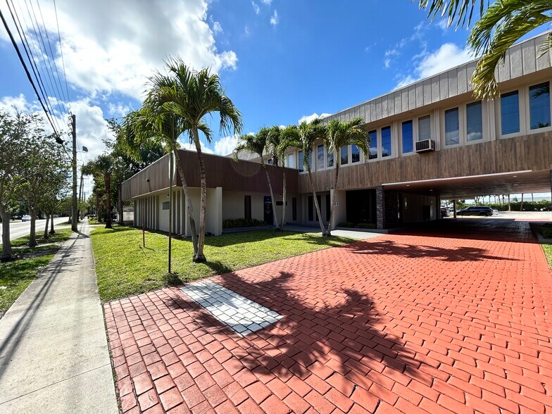 More Photos Of 4121-4141 NW 5th St, Plantation Medical For Sale