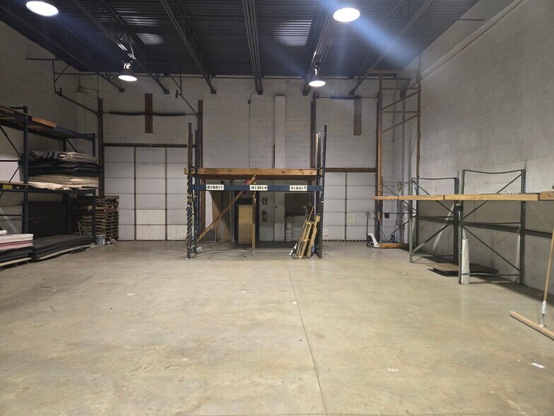 More Photos Of 14 Crozerville Rd, Aston Light Distribution For Lease