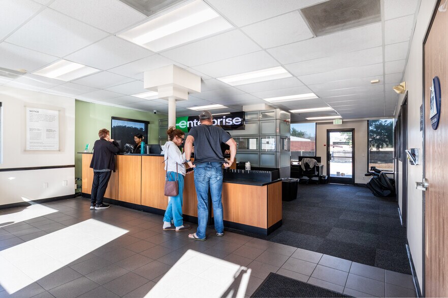 More Photos Of 764 Los Angeles Ave, Simi Valley Freestanding For Sale