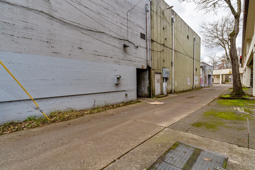 More Photos Of 612 Main St, Springfield Storefront Retail Office For Sale
