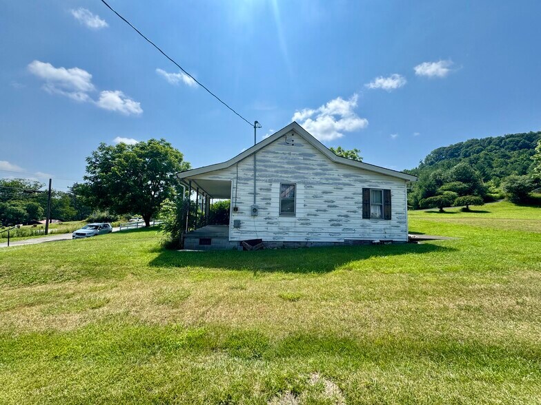 More Photos Of 1388 Ritter Dr, Daniels Freestanding For Sale