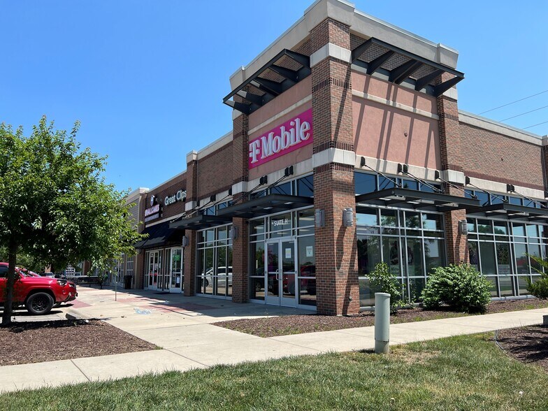 More Photos Of 4801 W Bauer Farm Dr, Lawrence Storefront For Lease