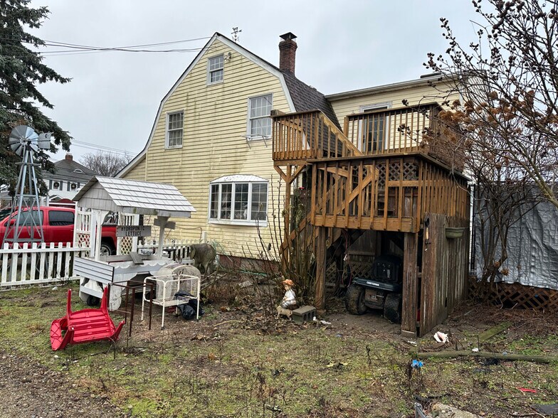 More Photos Of 482 Sylvan Ave, Bayport Garden Center For Sale