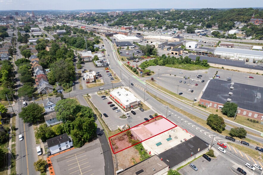 More Photos Of 1628 Erie Blvd E, Syracuse Flex For Sale