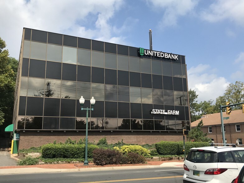 More Photos Of 374 Maple Ave E, Vienna Office For Lease